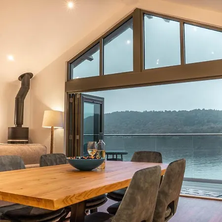 캠프장 Hill Of Oaks 5*