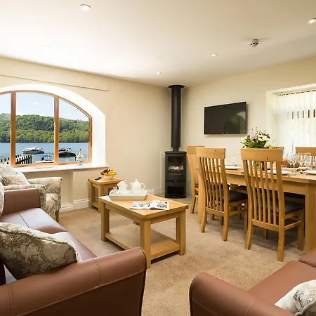 캠프장 Hill Of Oaks 5*