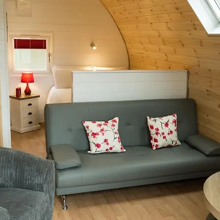 캠프장 Hill Of Oaks 5*